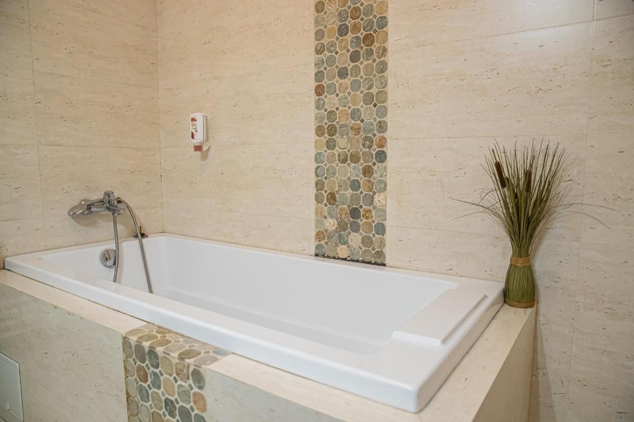 Apartament Tatu Bar&Grill أوتوبين المظهر الخارجي الصورة